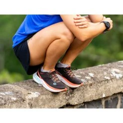 Topo Athletic Specter Dames Hardloopschoenen - Espresso/peach -Mode Schoenen topo athletic specter womens running shoe black peach 8 1261793